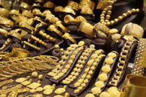Nên mua vàng để đeo? Tây hay ta, 18k hay 24k? Đeo bị hao không