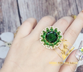 Nhẫn kiểu tròn  hột chủ xanh 
