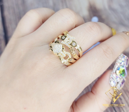 Nhẫn kiểu hình báo đính đá trắng 