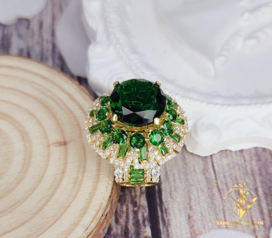 Nhẫn kiểu tròn  hột chủ xanh 