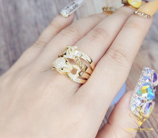 Nhẫn kiểu hình báo đính đá trắng 