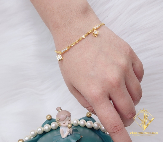 Lắc tay charm vuông